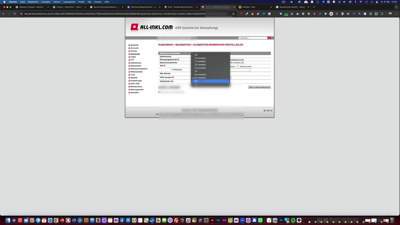 All‑Inkl KAS Dropdown zur Auswahl der PHP‑Version, Option 8.2 hervorgehoben